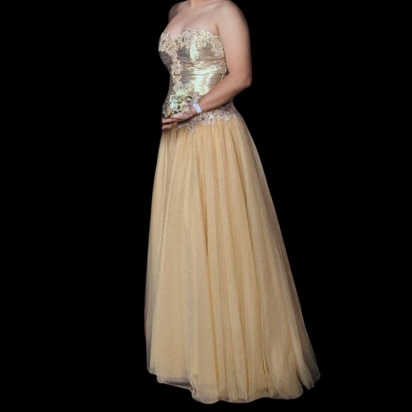 Stunning Gold Prom-Quinceañera Dress - Elegant Ball Gown with Straps - Picture 6 of 6